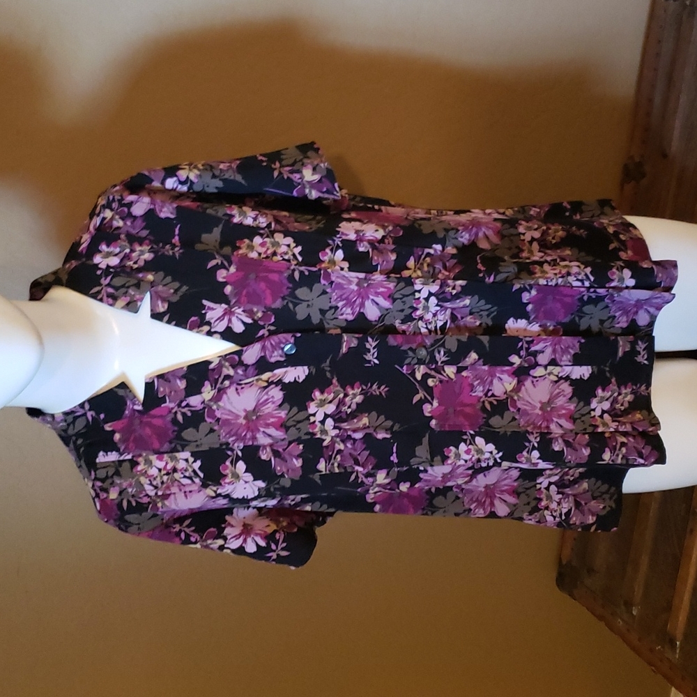 Croft & Barrow Floral short sleeve blouse 💥